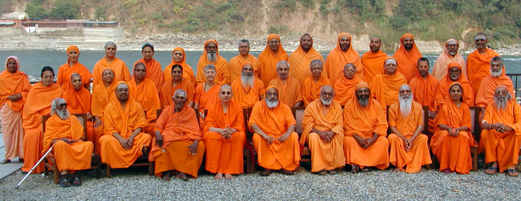 slider_sannyasi-group-photo_2020-06-29